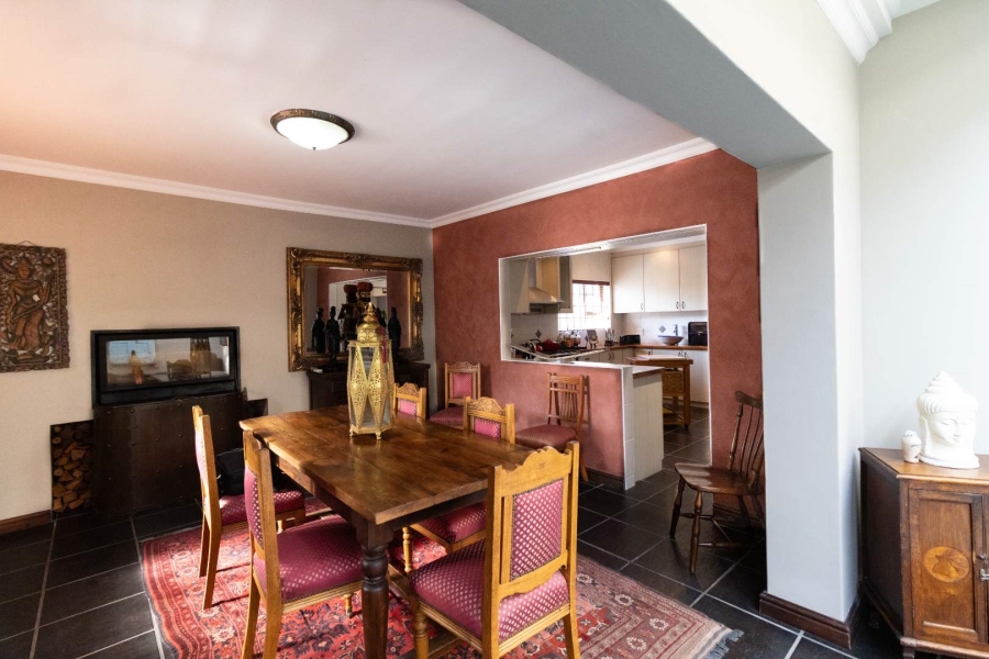 6 Bedroom Property for Sale in Sandbaai Western Cape